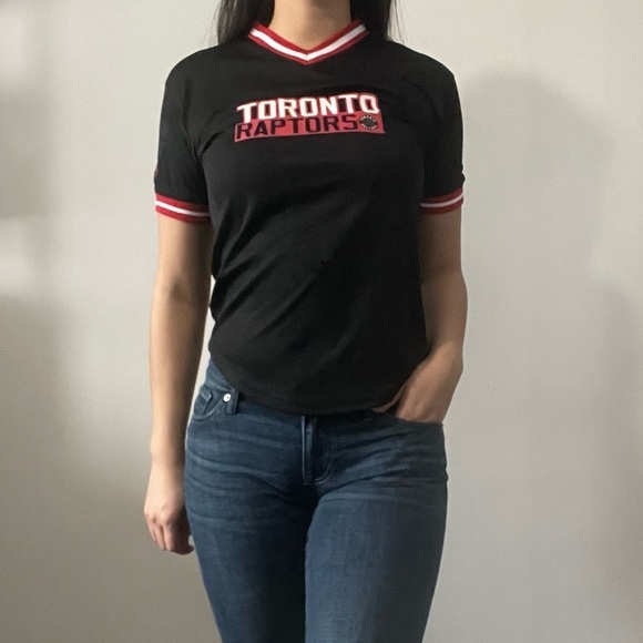 🏀  Raptors: Lowry 7 V-Neck Jersey Tee! Unisex Youth Size Medium 🦖 - Picture 2 of 9